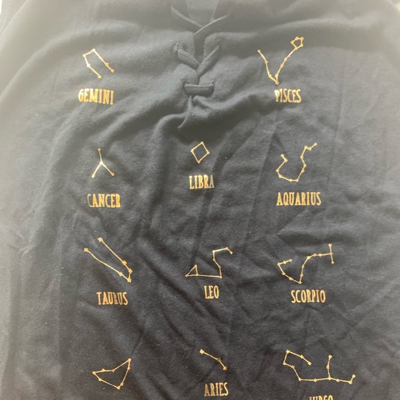 Zodiac Stars Lace-Up Neck Graphic Tank Top - Picture 8 of 9